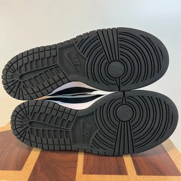 Nike Dunk Low - Picture 7 of 8